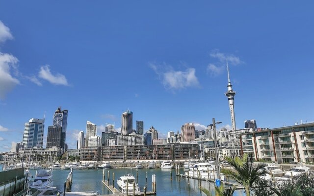 QV Modern Waterfront Apartment - 857