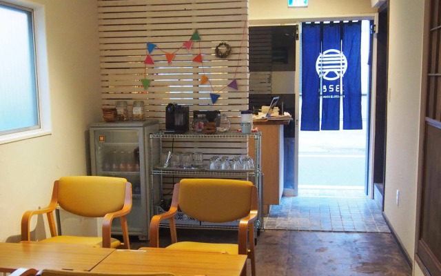 328 Hostel & Lounge