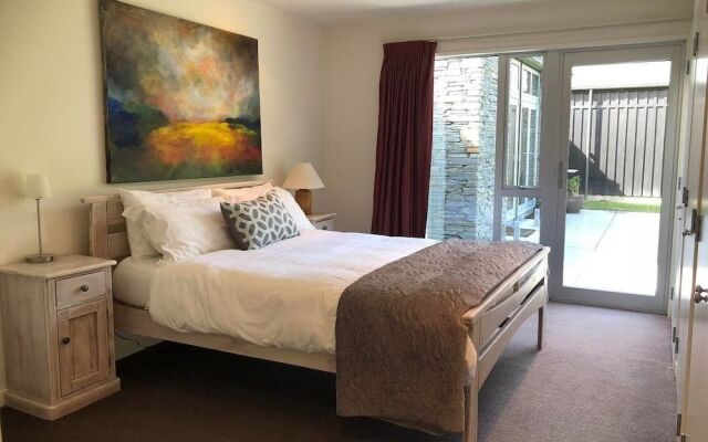 Queenstown Exclusive Retreat with Hot Tub