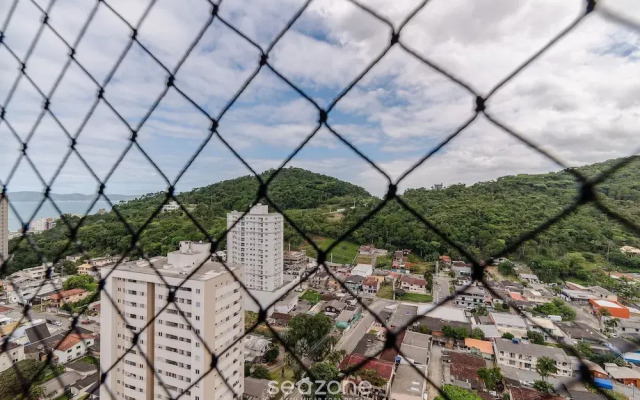 2BR apt w/ BBQ 750m From Beach Rvn2003