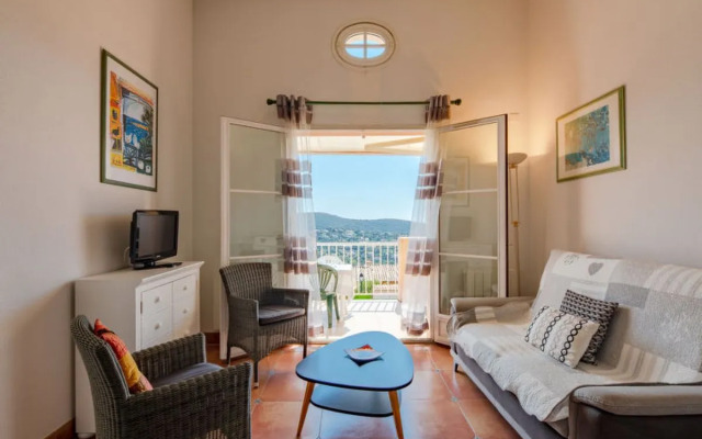 Le Petit Village 36069