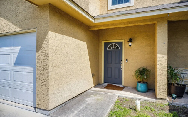 San Antonio Townhome ~ 2 Mi to Aquarium!