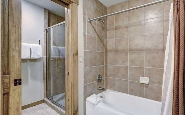 Mountain Thunder Lodge 1209 2 Bedroom Condo by RedAwning