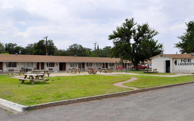 Andrews Motor Inn