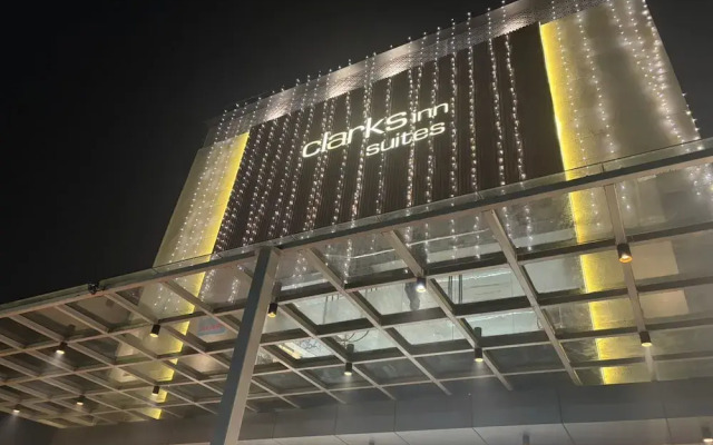 Clarks Inn Suites Agra