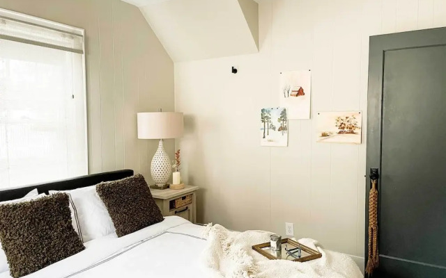 Luxe Glacier Getaway: Walk to Downtown Kalispell!