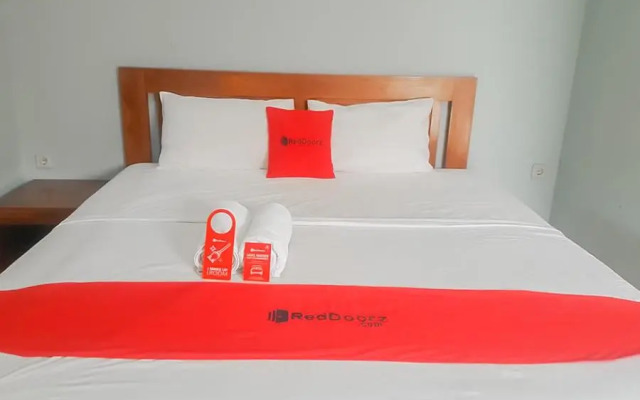 RedDoorz near Exit Toll Sadang