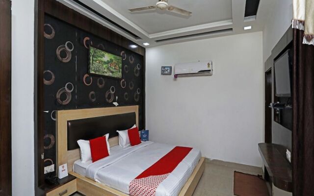 OYO 23297 Hotel Vanaya Palace