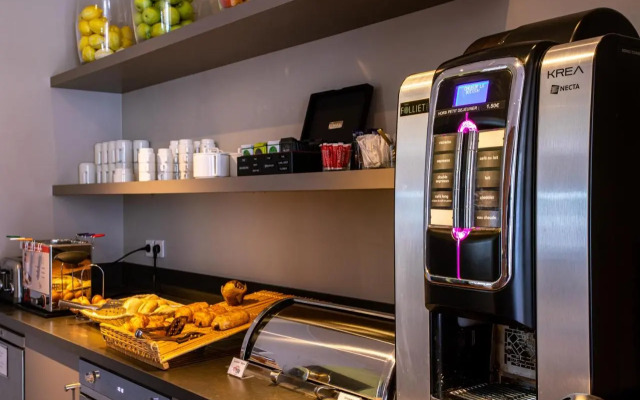 Adonis Lyon Dock Ouest