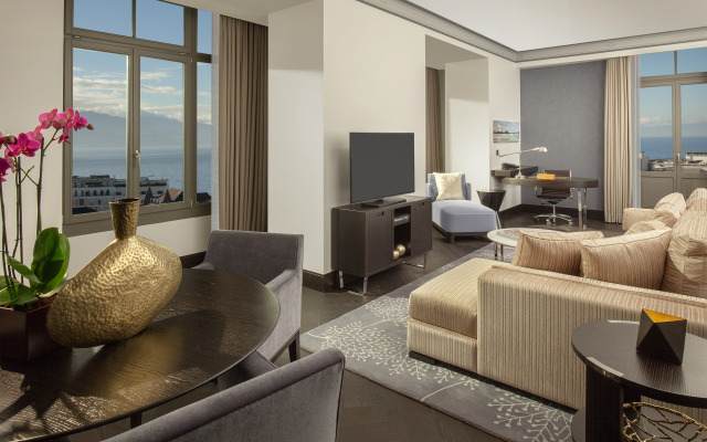 Royal Savoy Hotel & Spa