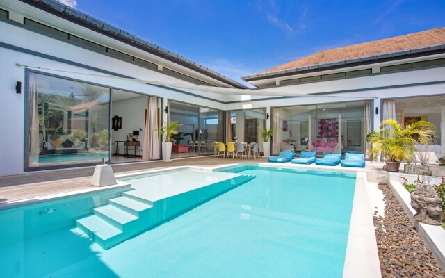 Modern 4BR Pool Villa Virginie Naiharn
