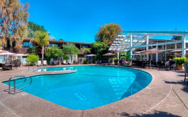 Dinah's Garden Hotel