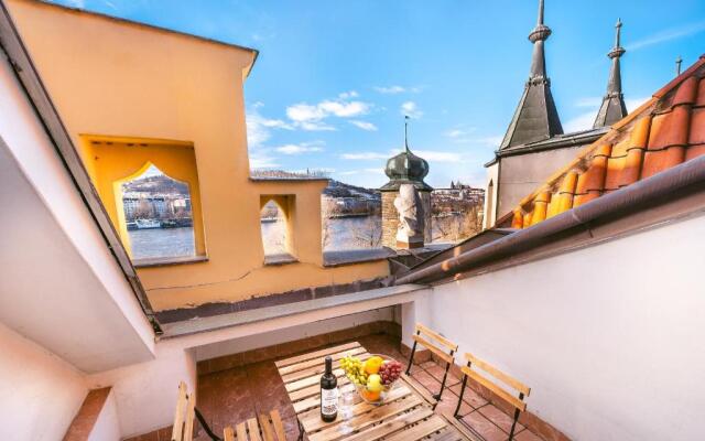 5BR 2BATH Masarykovo nábřeží apartment