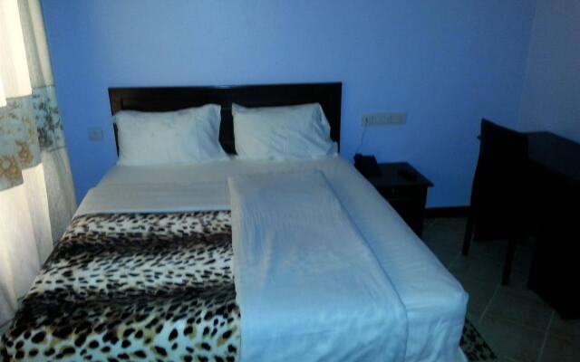 Way Side Hotel