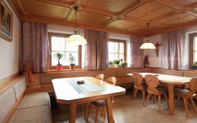 Spacious Apartment Near Ski Area In Konigsleiten