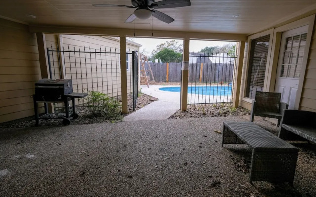 3Bdrm 2.5Bath 6Beds - Pool House