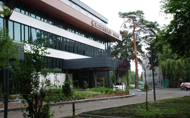 Metropolis Hotel