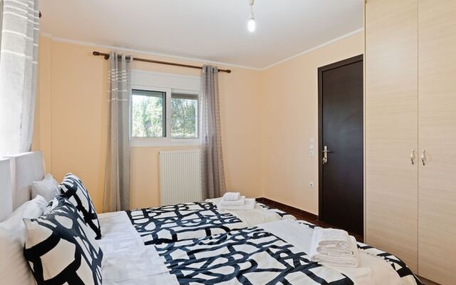 Decent Holiday Home in Chalcis With Garden