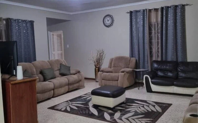 Stunning 3-bedroom House in Ocho Rios Upton