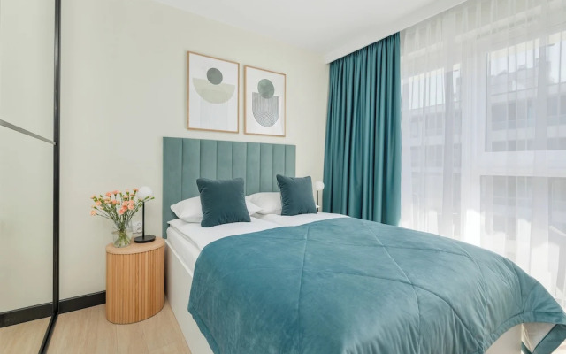 Apartment With Parking by Renters