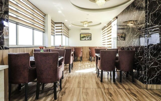 OYO 28722 The Prince Hotel