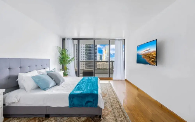Stunning Balcony Views 4 Bedroom