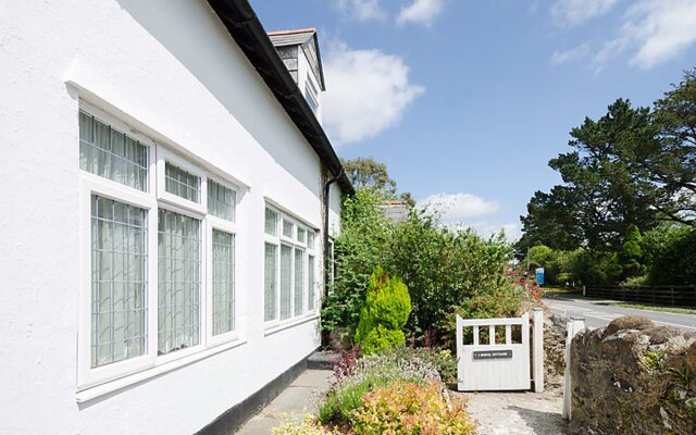 1 School Cottages