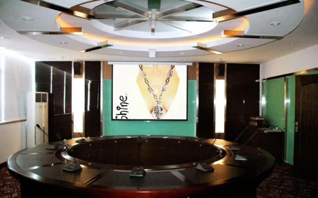Xinfeng Holiday Hotel