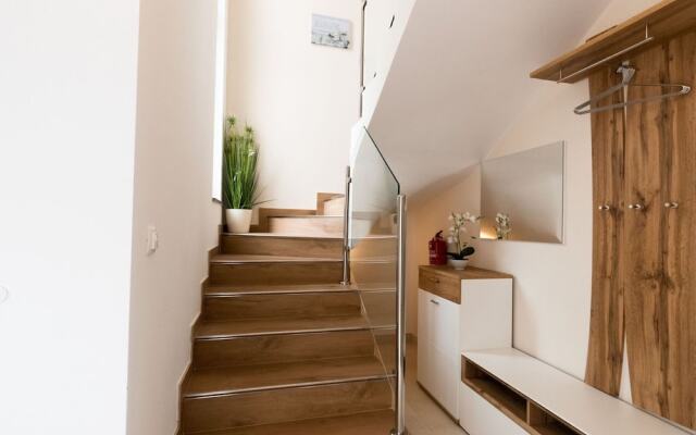 Swanky Holiday Home in Privlaka Near Sea Beach