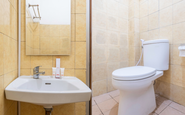 Super OYO 1568 Stasiun Ka Cirebon Guest House