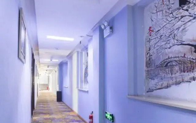 6 Plus 1 Fashion Hotel