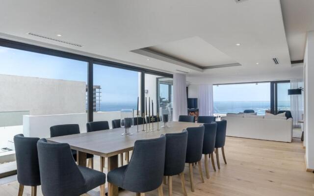 Stunning Ocean & Mountain Views