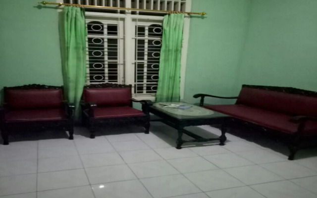 Roro Jonggrang Guesthouse