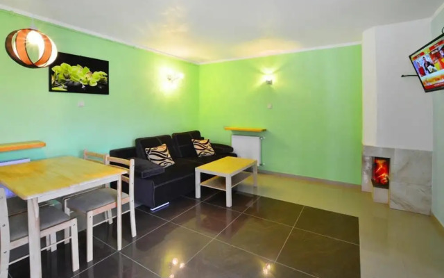 Spacious Holiday Home With Private Garden