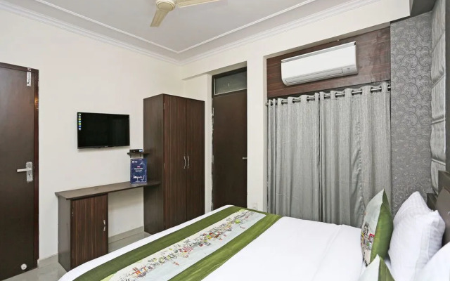 OYO 9596 Hotel Radha Nikunj Residency