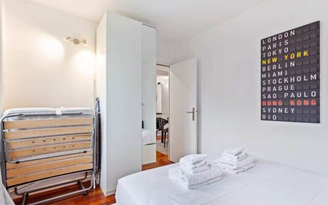 Stunning One Bedroom Apartment Sleeps 5, in Paris