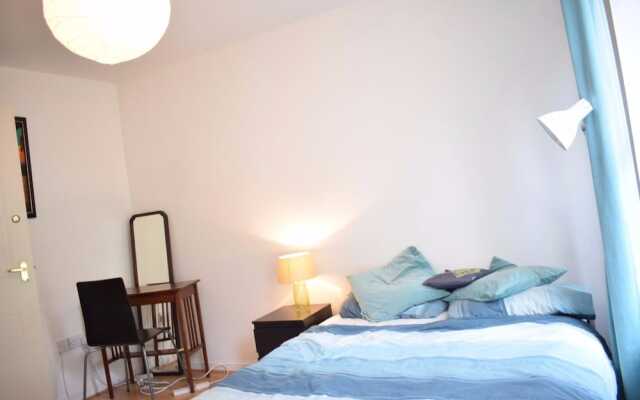 3 Bedroom Flat Near Whitechapel