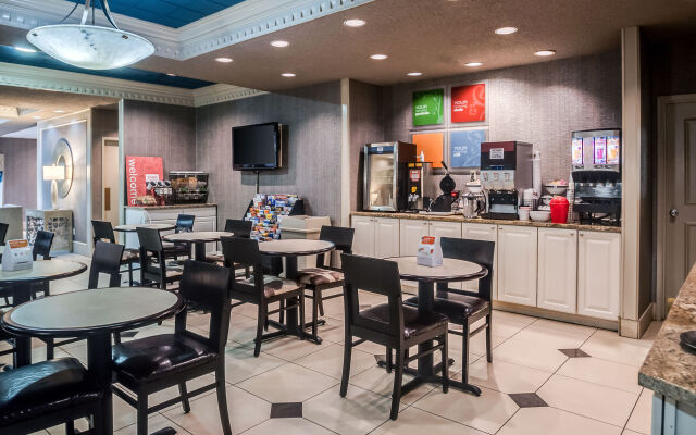 Comfort Inn & Suites
