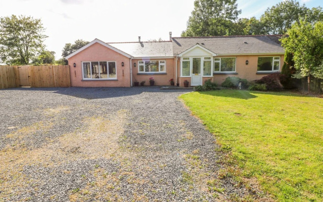 1 Homecroft Bungalows