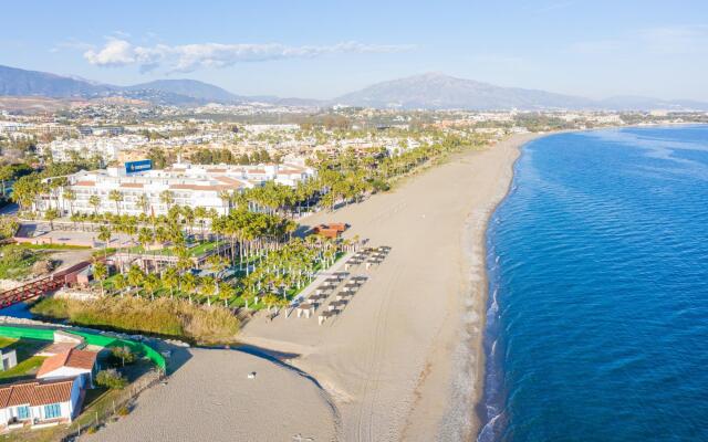 11226 - Modern beach side duplex penthouse.