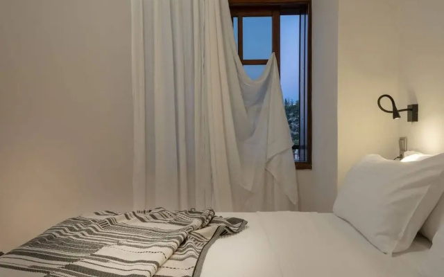 Luxury Seaview Apartment, 1min Walk From Beach!