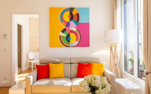 Bright And Colourful Apartment In The City Centre