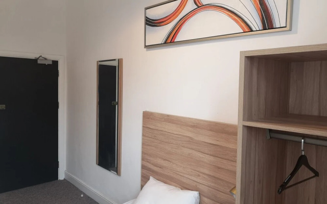 OYO Greenleafe Hotel