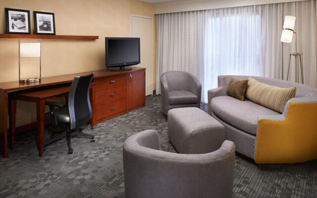 Courtyard by Marriott Chicago Deerfield