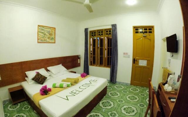 Adroit Beach Inn
