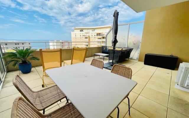 Magnificent 40m With Terrace And Sea View