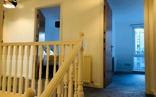 Apartment 2 bath free parking