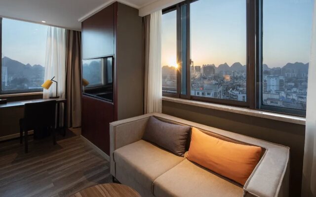 Homeinn Plus Hotel (Guilin Railway Station Xiangbishan Park)