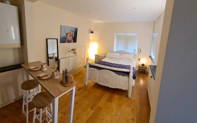 Cosy Stable Conversion Between Sheffield & Leeds