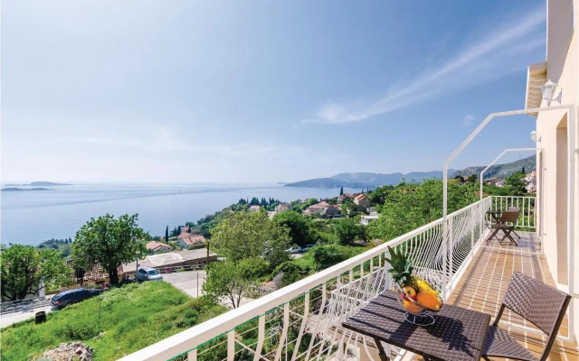 Three-Bedroom Apartment in Plat